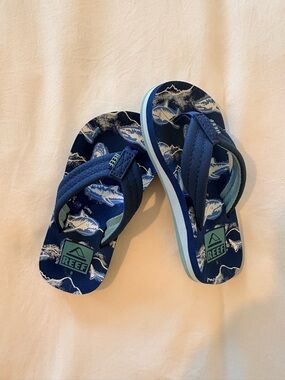 Reef Kids Size 8 Navy Shark Flip Flop Sandals